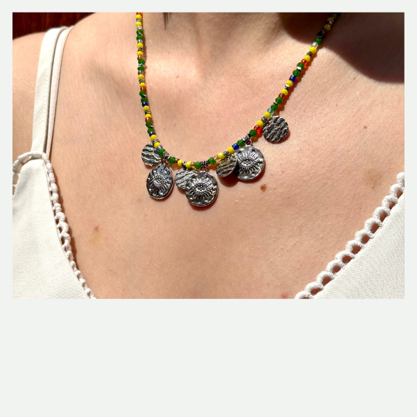 DIY Collier pendentifs œil et perles colorées