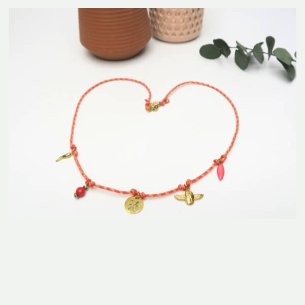 DIY Collier rouge grigris porte bonheur
