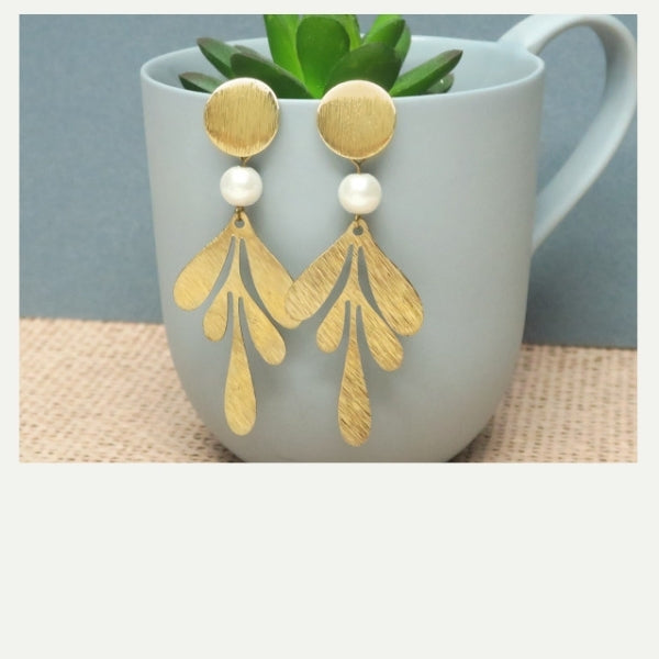 DIY boucles d’oreilles feuilles dorées