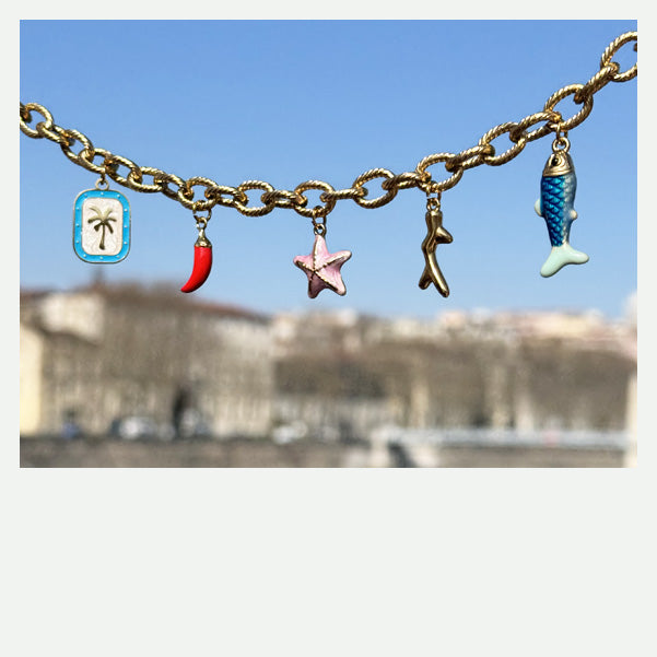 Collier de charms tendance été 2026