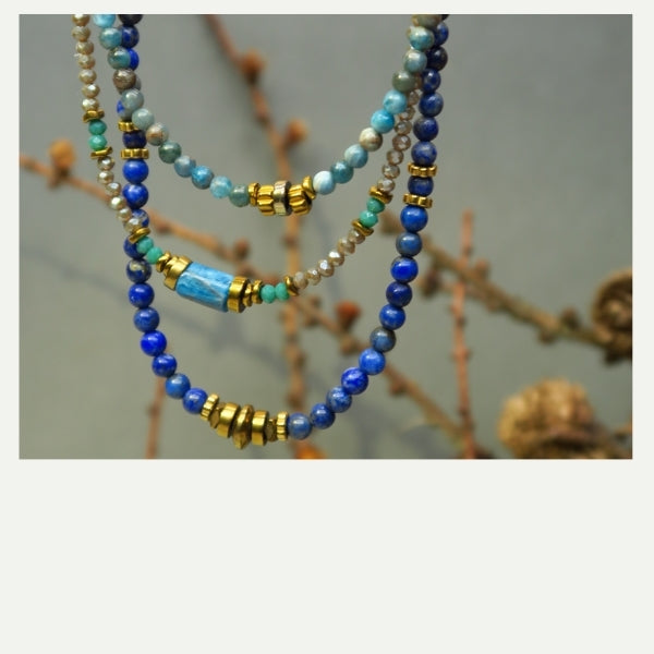 Collier perles à facettes en cascade bleu vif vintage Collier perles à facettes en cascade bleu vif vintage