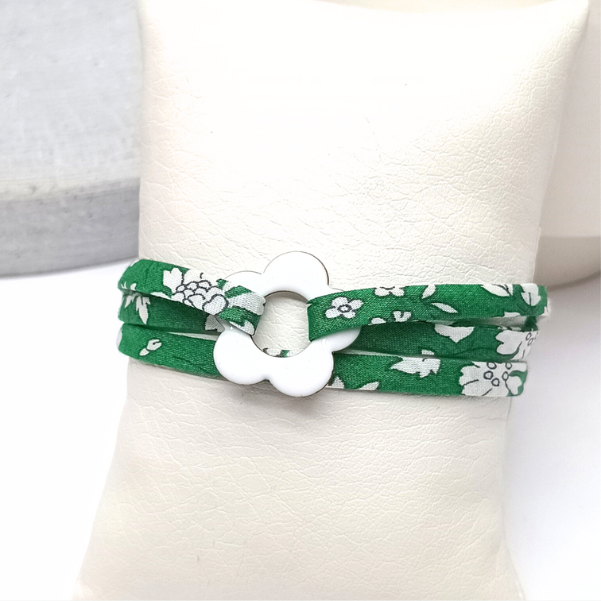 4 sequins fleurs effet émaillé blanc