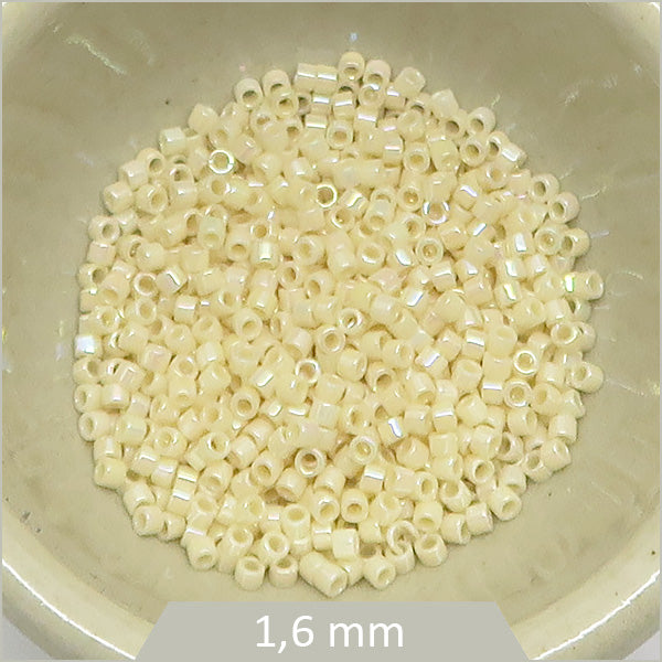 5g de perles Miyuki Delica 11/0, DB0157 crème