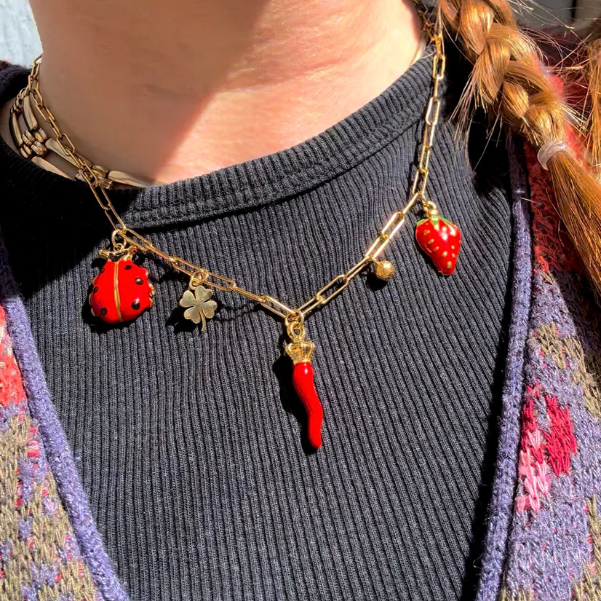 2 breloques coccinelle en acier inoxydable doré et effet émail coloré