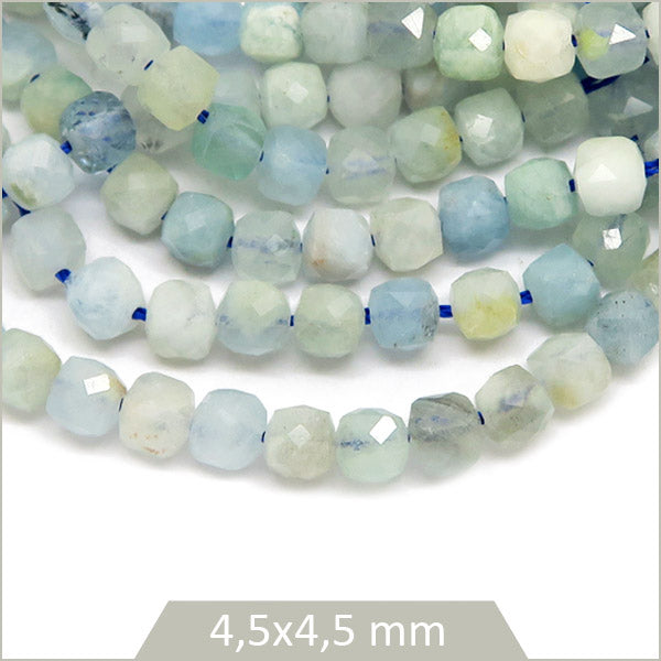 Env. 90 perles cubes facettées en Aigue-Marine, 4x4mm env.