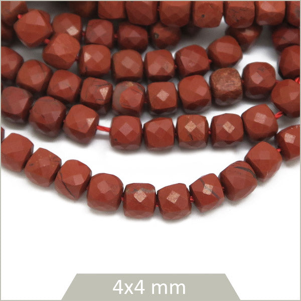 Env. 90 perles cubes facettées en Jaspe rouge, 4x4mm env.