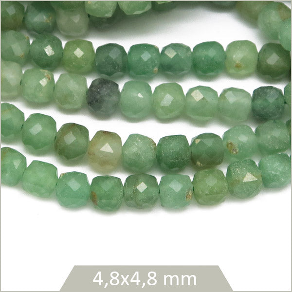 Env. 90 perles cubes facettées en Aventurine, 4x4mm env.