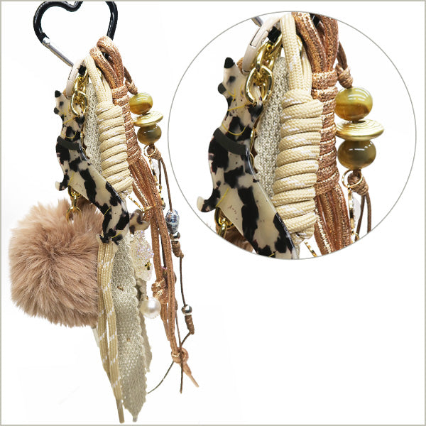1 bijou de sac porte clé teckel et pompon beige