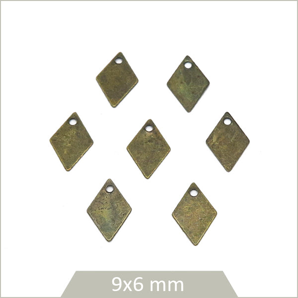 petits breloques finition bijoux