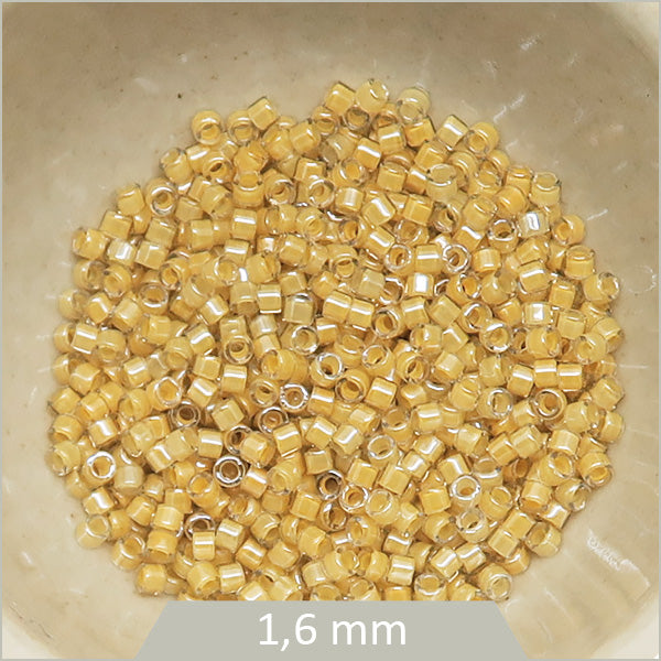 5g de perles Miyuki Delica 11/0, DB2041 rayon de miel