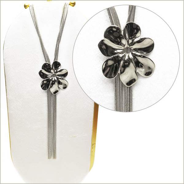 1 sautoir fleur en acier inox 35 cm