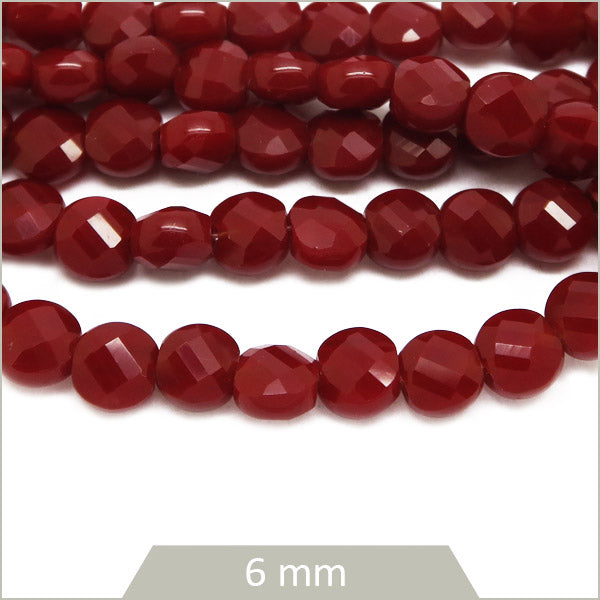 Env. 95 perles de verre rondes plates à facettes rouge foncé