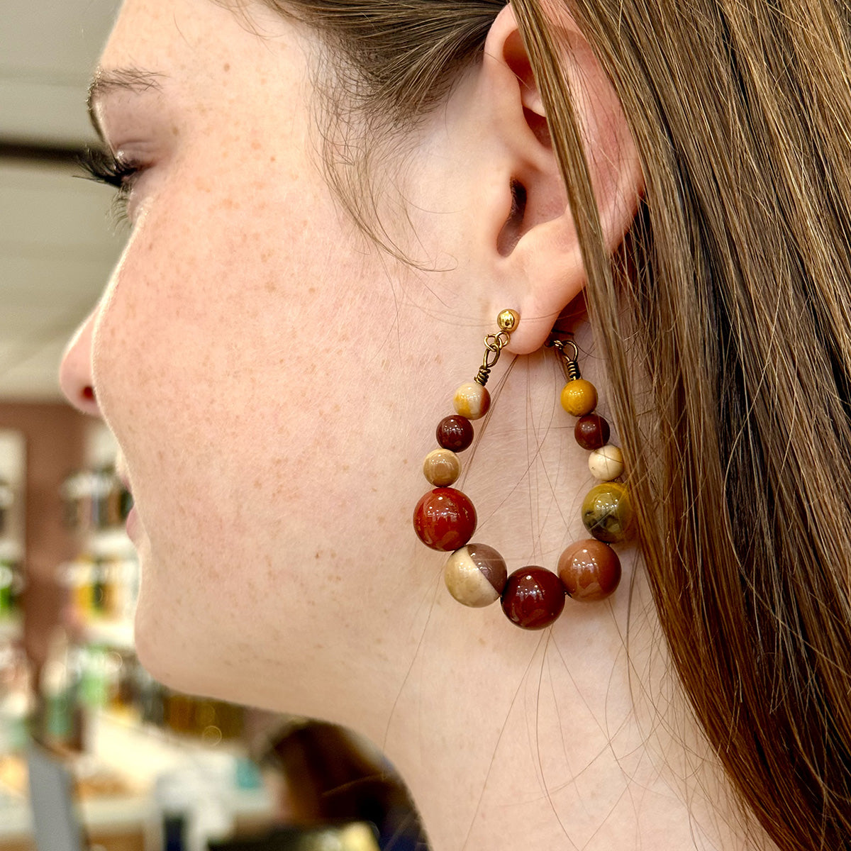 Env. 38 perles rondes en Jaspe Mookaïte, 10 mm