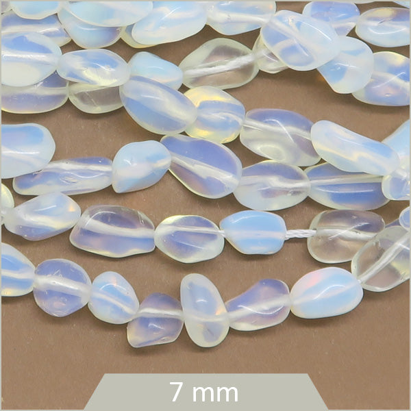 40 cm de perles galets en Opale, calibre 7 mm env.