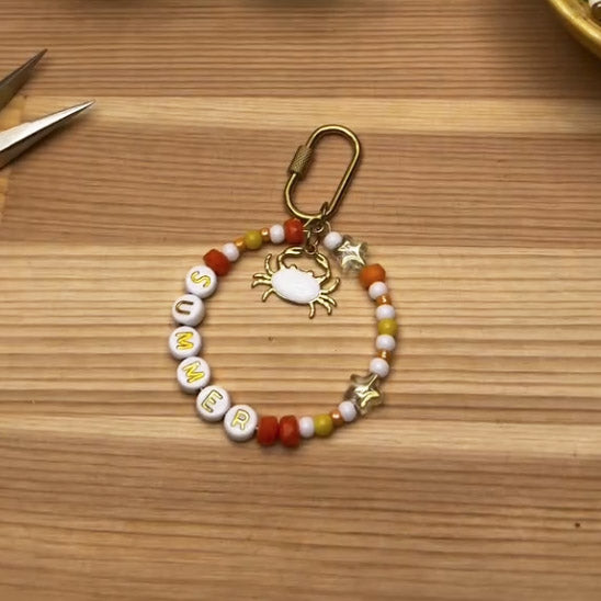 40 g de perles alphabet blanches et or (310 perles env.)