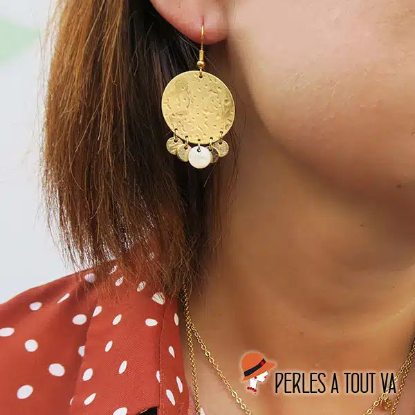 modèle boucles d'oreilles dorées DIY