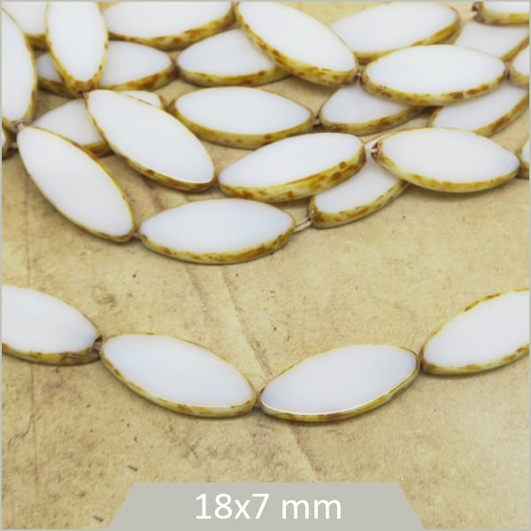 Lot perles tchèque navettes blanches