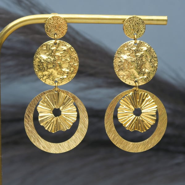 Idée boucles d'oreilles DIY dorées texturées