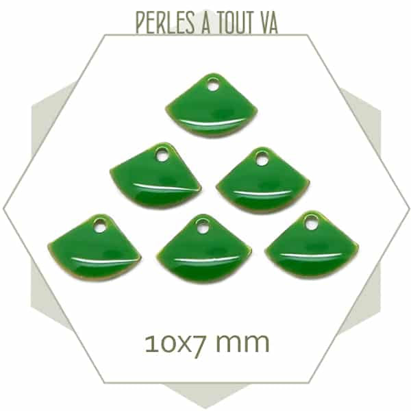 Sequins émaillés petit éventails vert