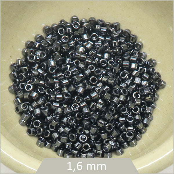 5g de perles Miyuki Delica 11/0, DB001 Gunmetal