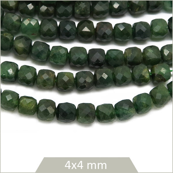 Env. 90 perles cubes facettées en Lépidolite verte, 4x4mm env.