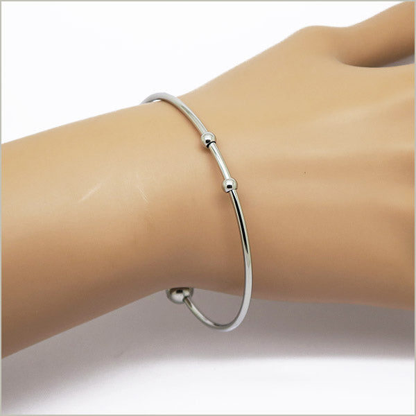 1 bracelet jonc torque ouvert pour charms en acier, largeur 2 mm
