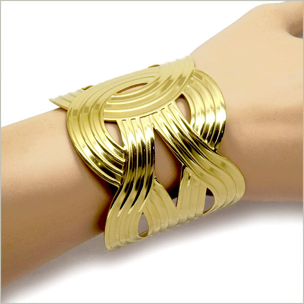1 bracelet manchette gravé en acier doré