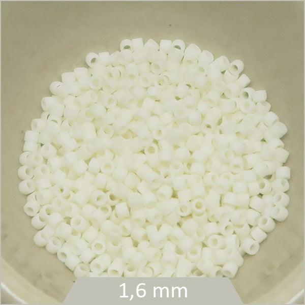 5g de perles Miyuki Delica 11/0, DB0352 blanc crème mat