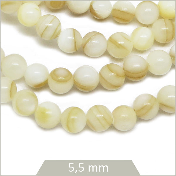 Env. 75 perles rondes de coquillage 5,5 mm, blanc cassé