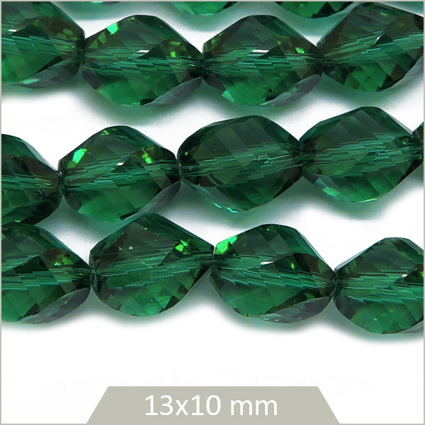 Env. 30 perles ovales à facettes en verre vert emeraude, 13x10 mm