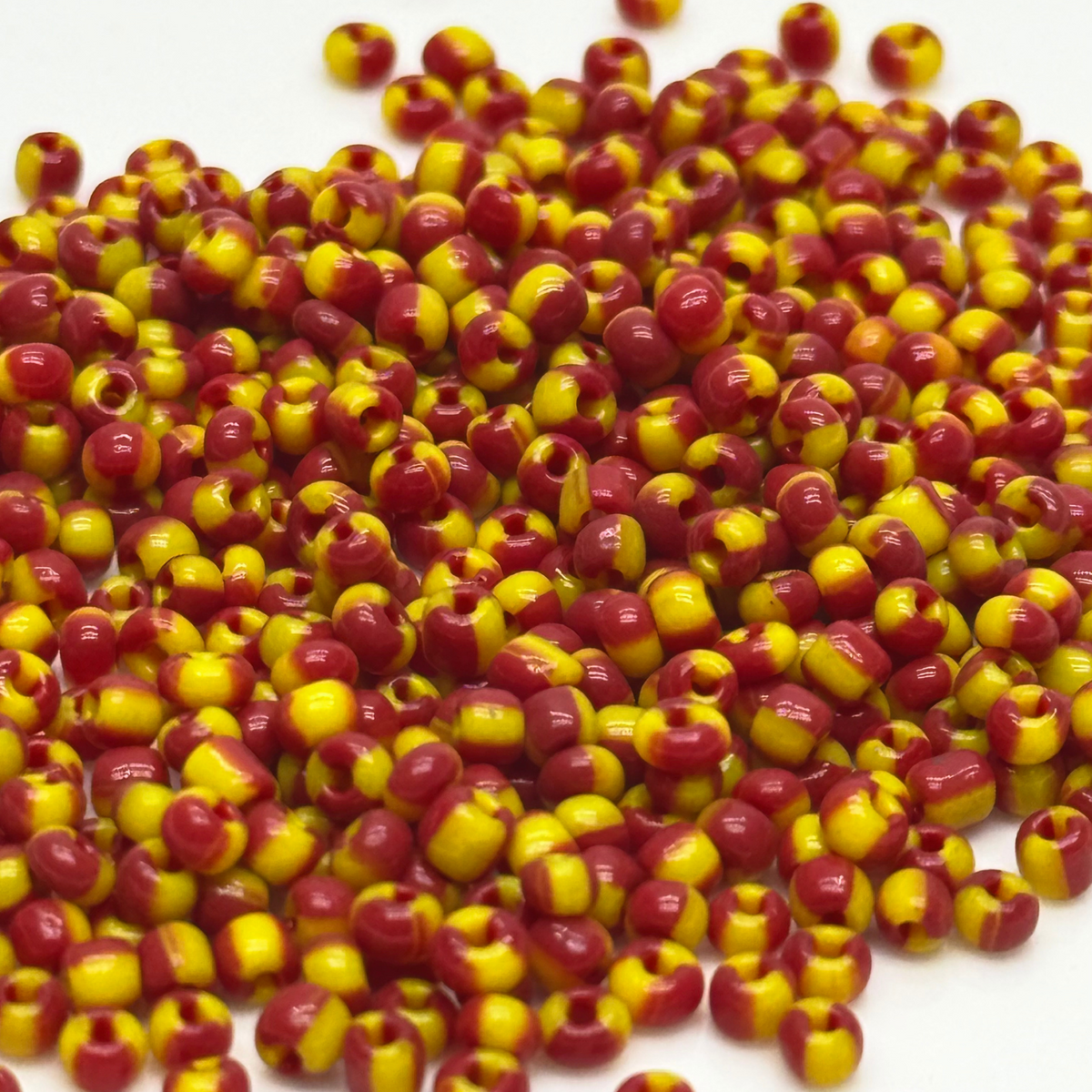 40 g de perles rocailles rayées jaune/rouge 3 mm