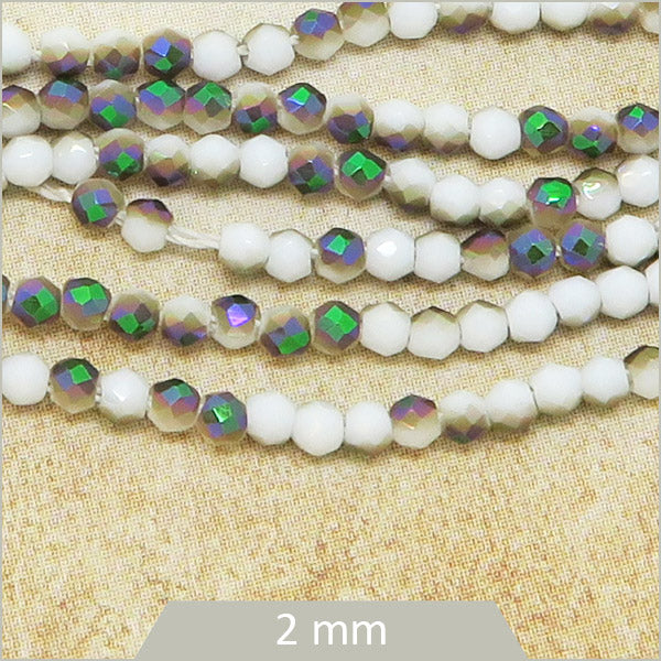 Env. 180 perles de verre rondes à facettes blanc et noir irisé, 2 mm