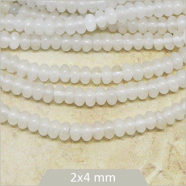 Env. 160 perles soucoupes en Jade blanche, 4 mm
