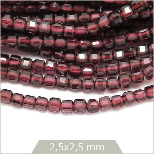 Env. 160 perles cubes facettées en Grenat, 2,5x2,5 mm